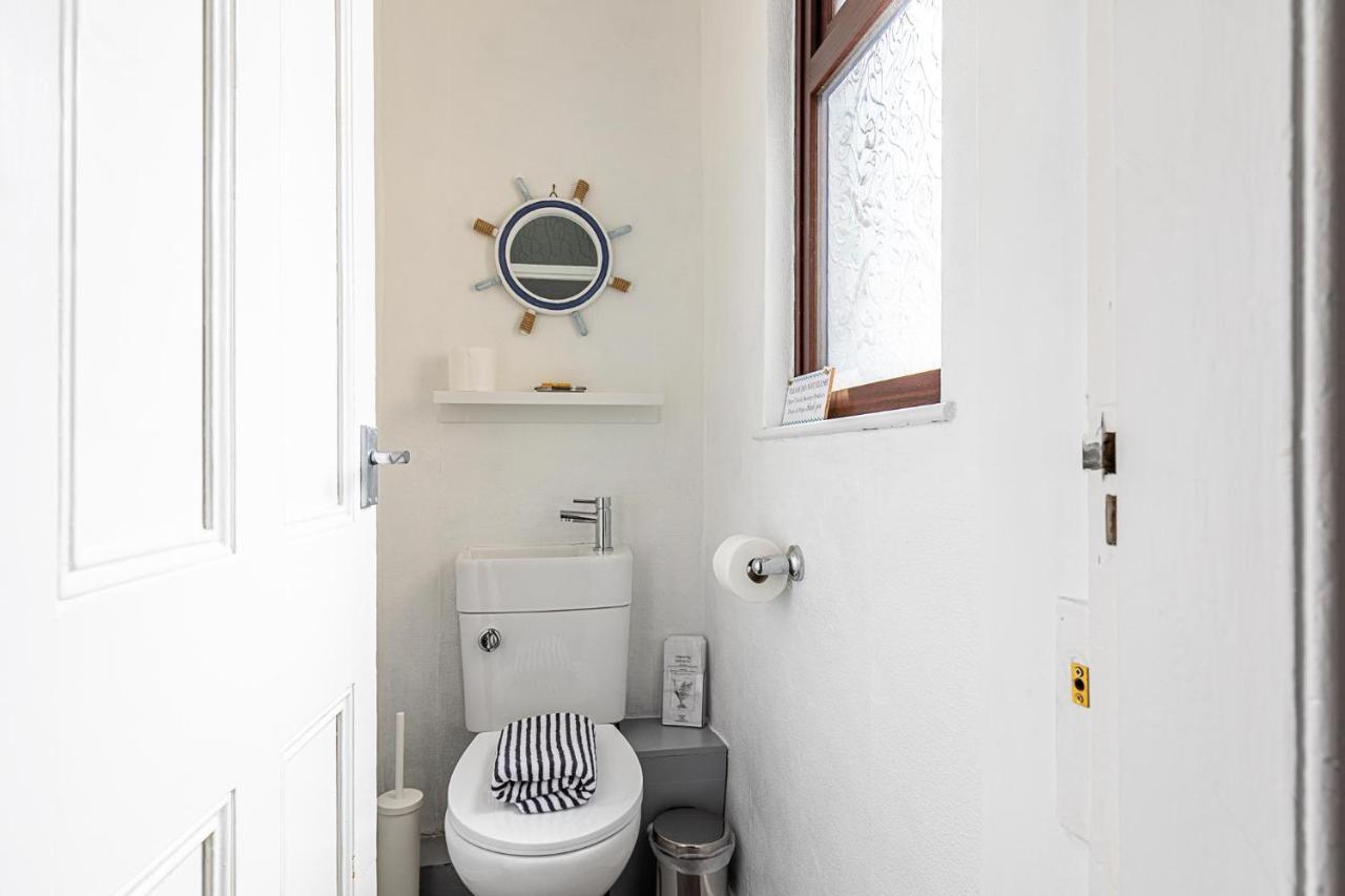 Rovers' Retreat Whitby George Street Bagian luar foto