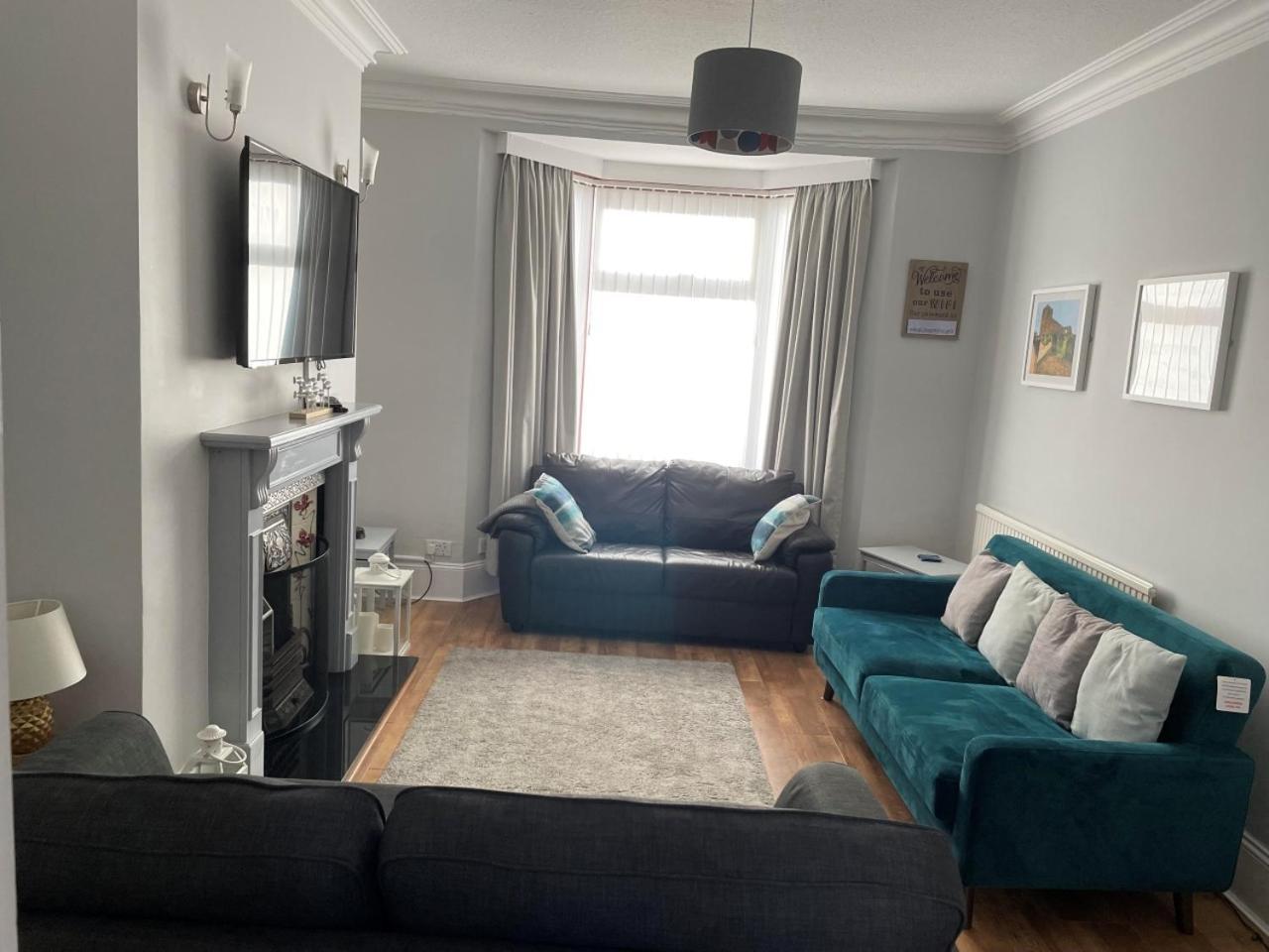 Rovers' Retreat Whitby George Street Bagian luar foto