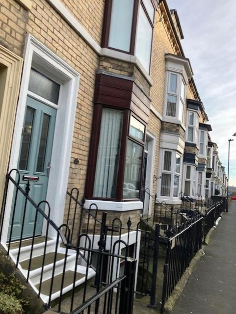Rovers' Retreat Whitby George Street Bagian luar foto